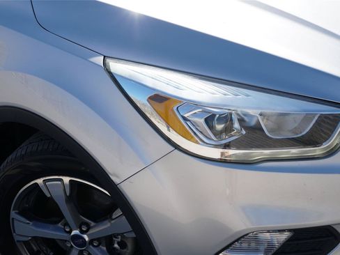 Used 2017 Ford Escape SE w/ Equipment Group 201A FWD image 3