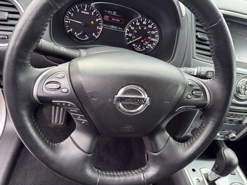 Certified 2020 Nissan Pathfinder SL image 16