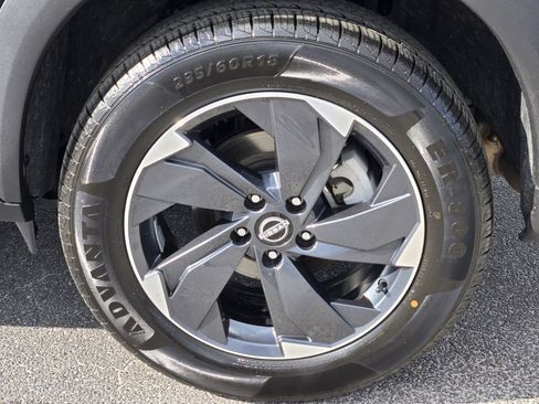 Used 2025 Nissan Rogue SV image 9