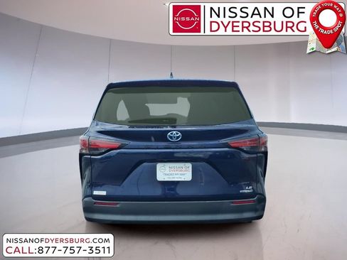 Used 2022 Toyota Sienna LE FWD image 4