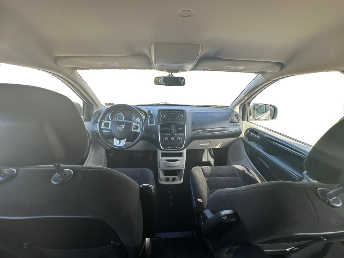 Used 2016 Dodge Grand Caravan American Value Package w/ UConnect Hands-Free Group FWD image 34