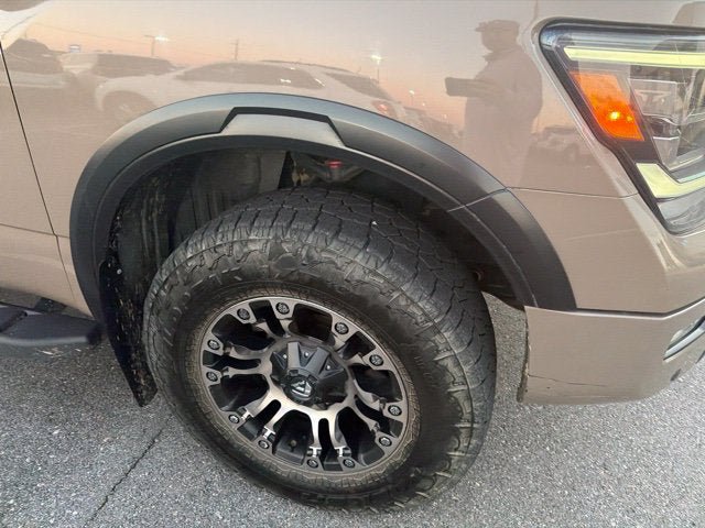 Used 2020 Nissan Titan PRO-4X w/ Pro-4x Convenience Package AWD/4WD image 9