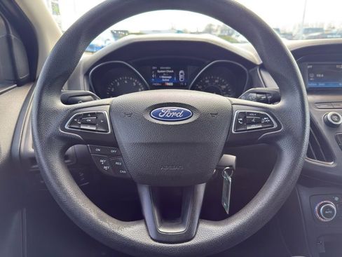 Used 2018 Ford Focus SE FWD image 16