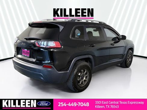 Used 2019 Jeep Cherokee Latitude Plus w/ Comfort/Convenience Group AWD/4WD image 9