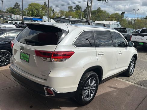 Used 2019 Toyota Highlander XLE image 5