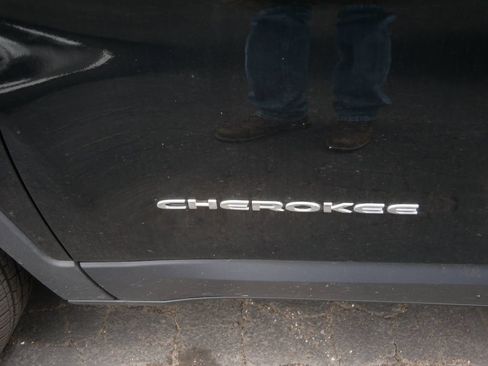 Used 2020 Jeep Cherokee Limited AWD/4WD image 10