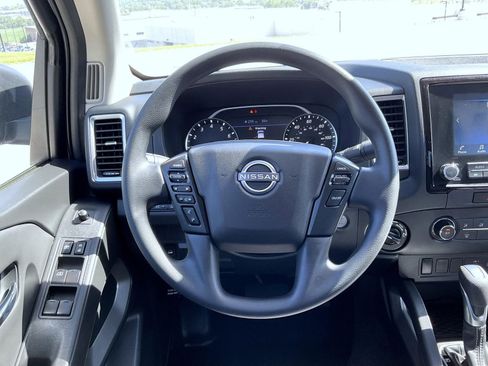 Used 2022 Nissan Frontier SV image 11