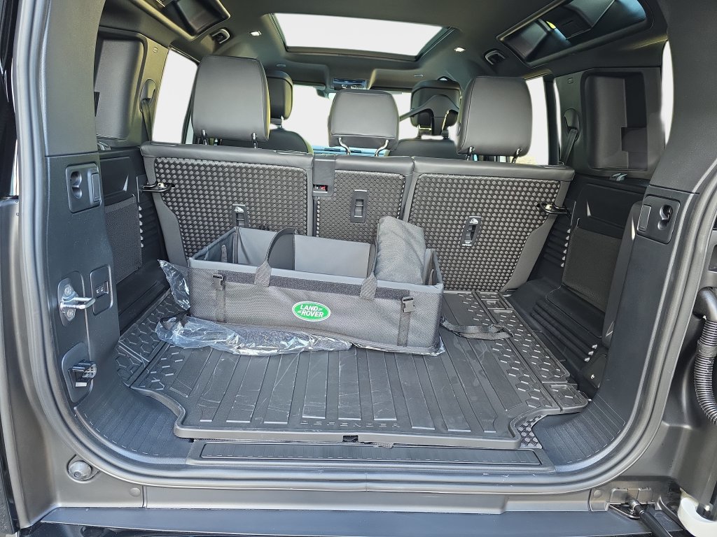 New 2026 Land Rover Defender 110 X-Dynamic SE AWD/4WD image 10