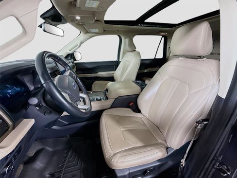 Used 2022 Ford Expedition Max Limited image 16