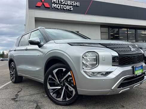 New 2025 Mitsubishi Outlander SEL image 2