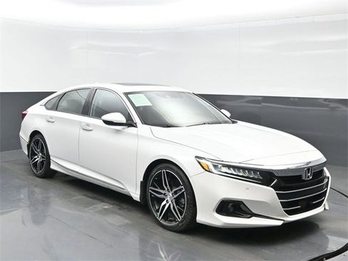 Certified 2022 Honda Accord Touring image 8