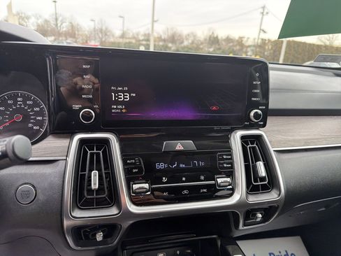 Used 2023 Kia Sorento S w/ Panoramic Sunroof Package image 17