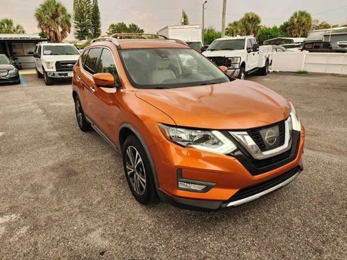 Used 2017 Nissan Rogue SL w/ SL Premium Package FWD image 4