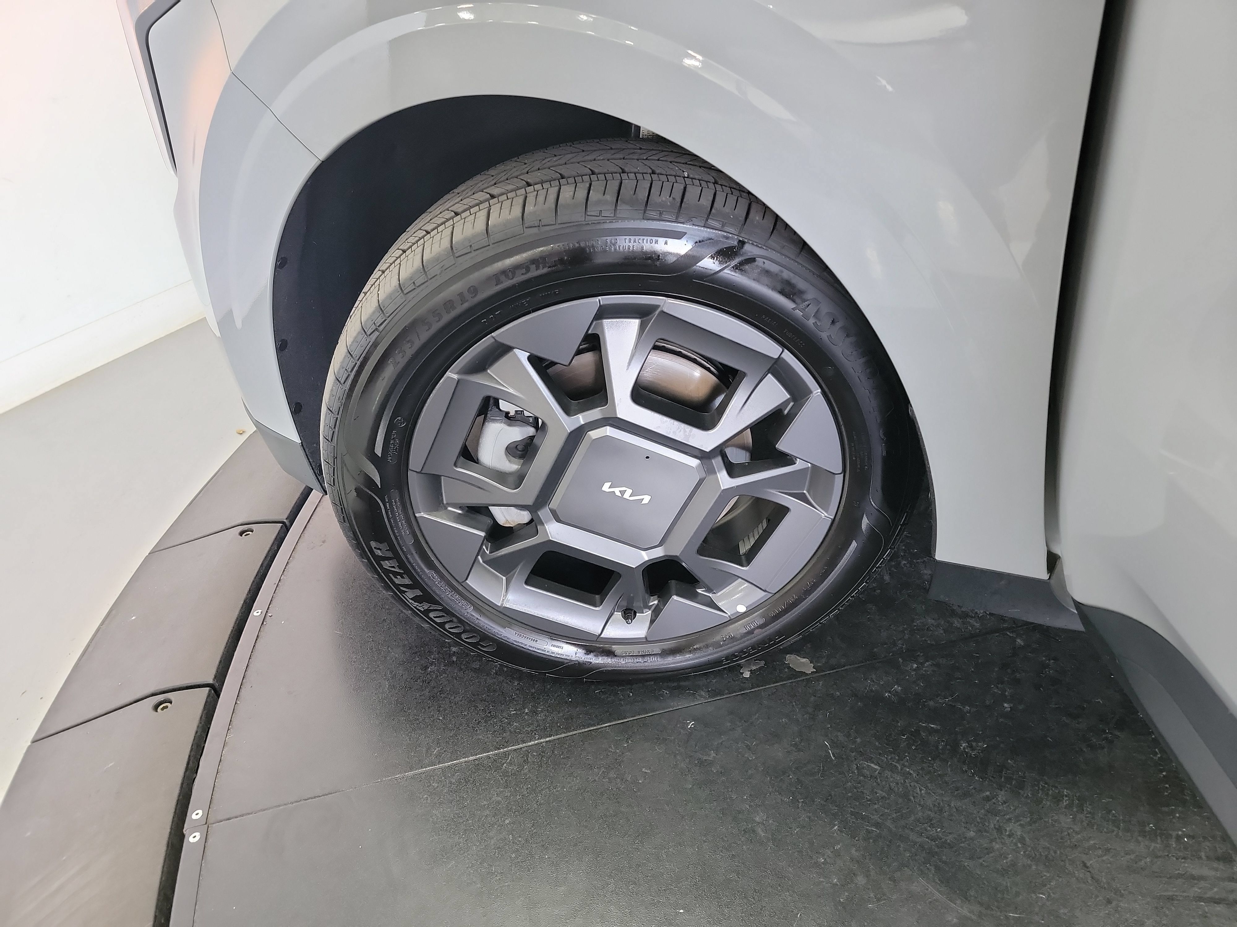 Used 2026 Kia Carnival EX FWD image 29