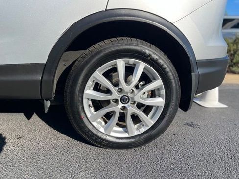 Used 2021 Nissan Rogue Sport SV image 6