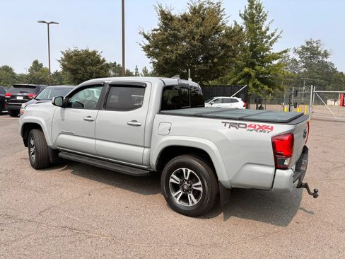 Used 2019 Toyota Tacoma TRD Sport AWD/4WD image 4