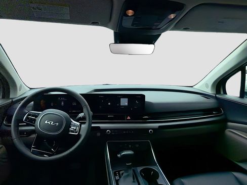 Used 2025 Kia Carnival EX image 17