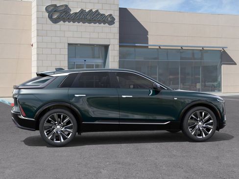 New 2025 Cadillac Lyriq Luxury w/ Nappa Leather Package RWD image 39