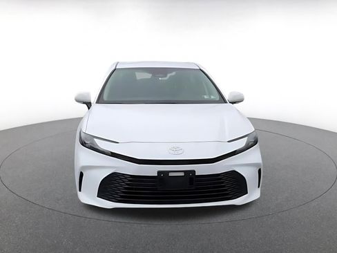 Used 2025 Toyota Camry LE image 3