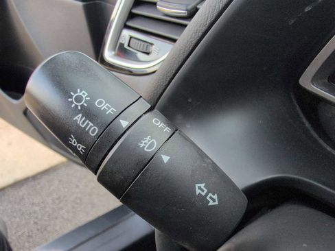 Used 2016 MAZDA MAZDA3 i Grand Touring image 28