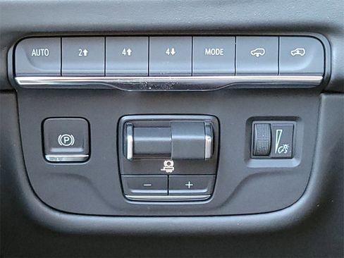 Used 2025 Cadillac Escalade ESV Sport Platinum w/ LPO, ONYX Package image 23