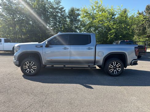 Used 2023 GMC Sierra 1500 AT4 w/ Technology Package AWD/4WD image 8