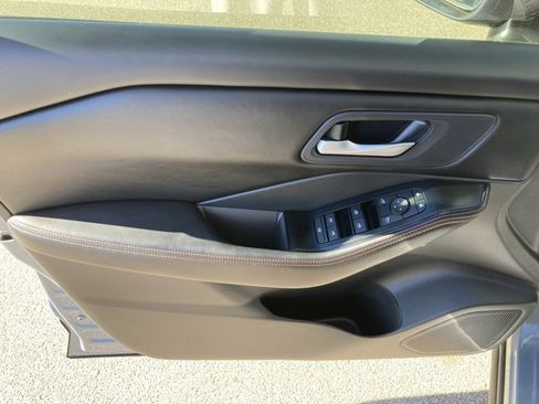 Used 2025 Nissan Rogue SV image 12