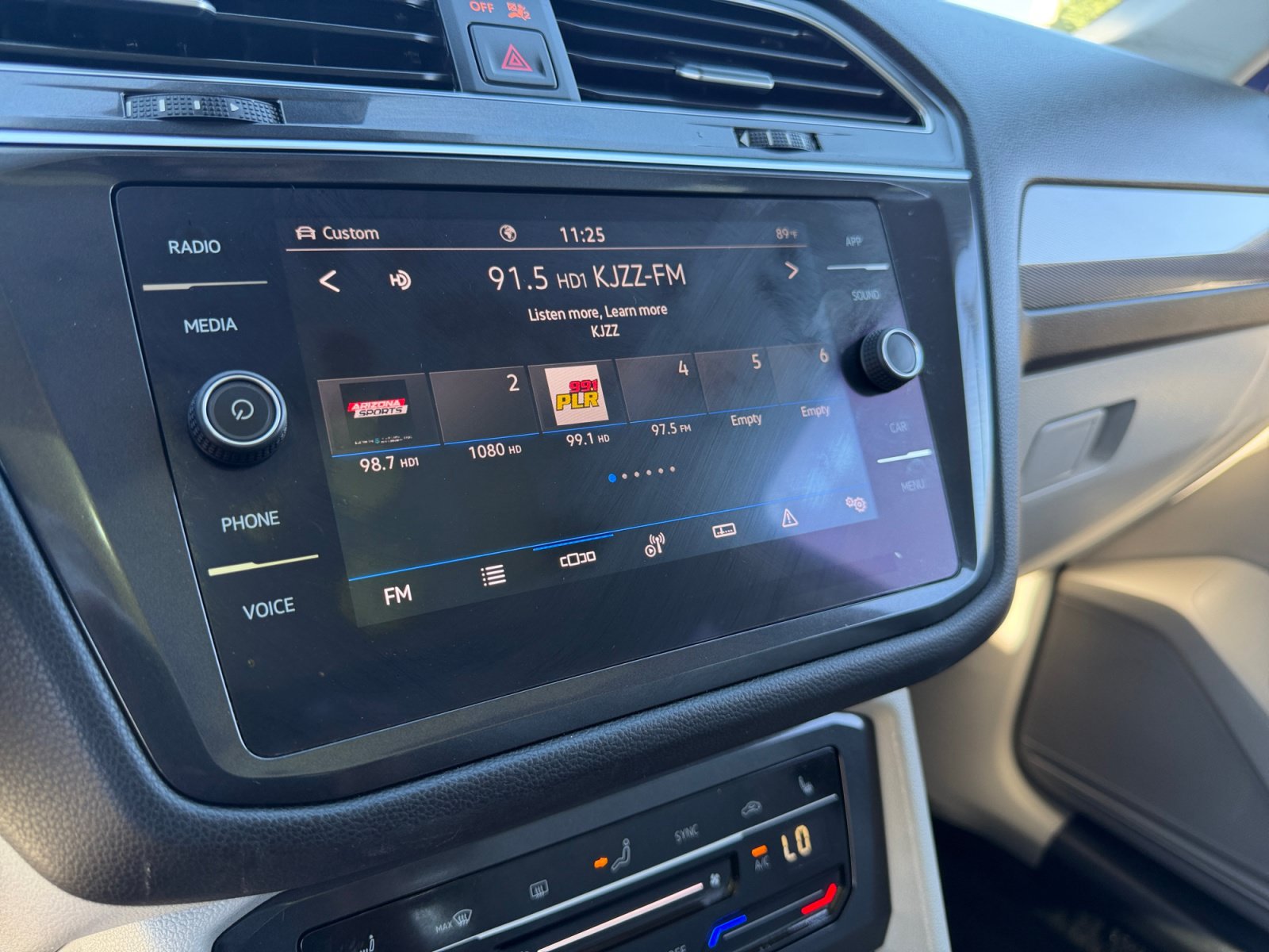 Used 2022 Volkswagen Tiguan SE w/ Panoramic Sunroof Package AWD/4WD image 26