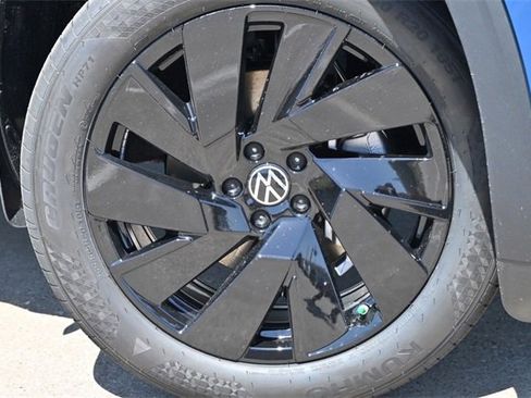 New 2025 Volkswagen Atlas Cross Sport SE image 7