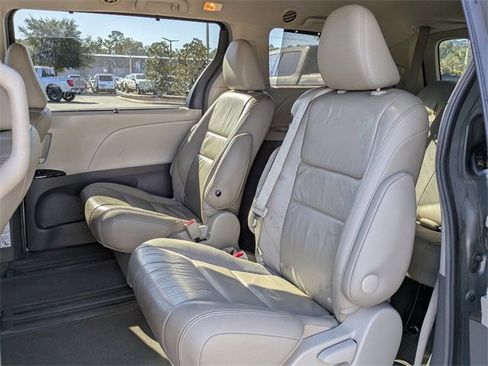 Used 2016 Toyota Sienna XLE image 10