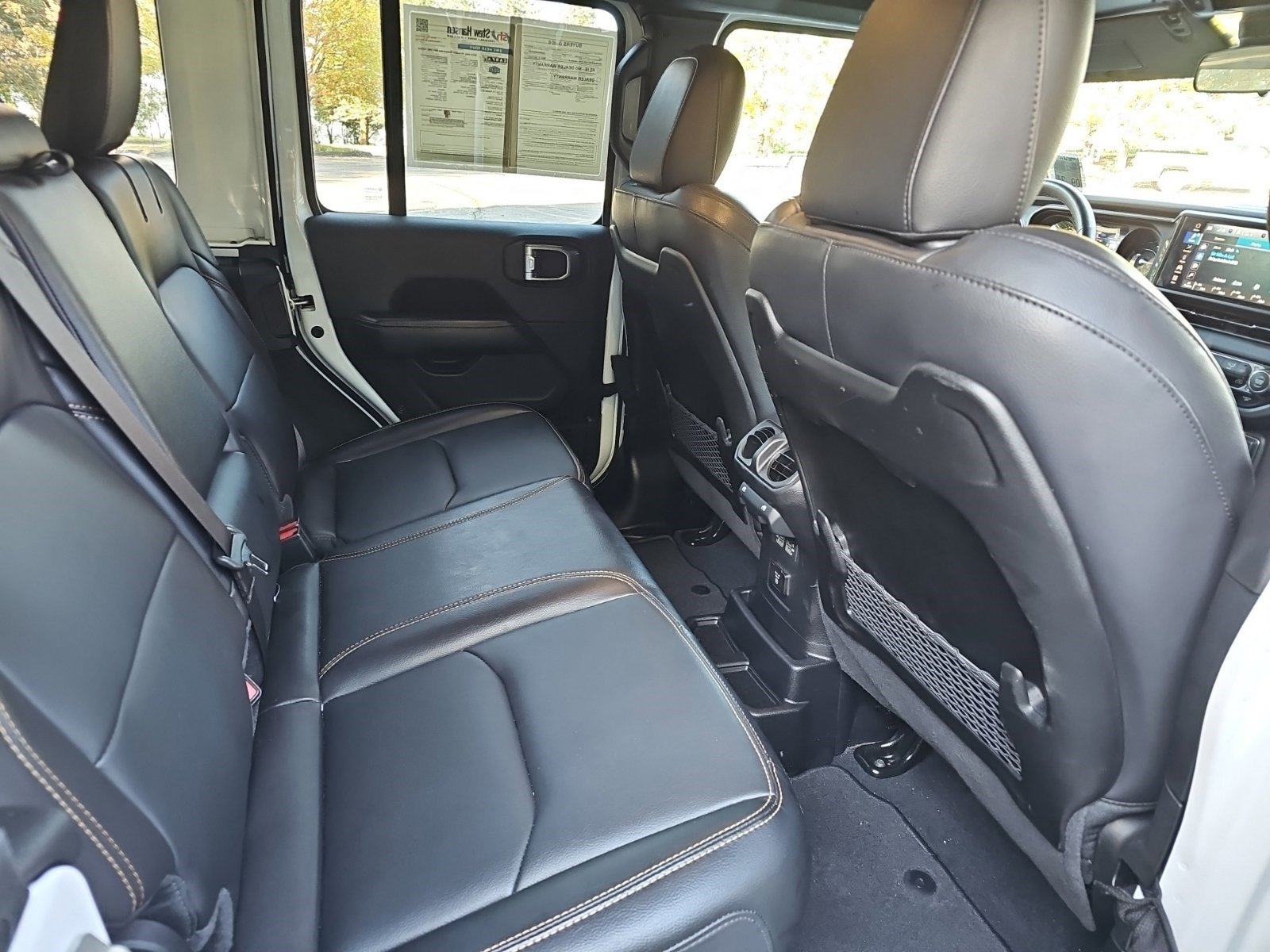Used 2024 Jeep Wrangler Unlimited Sahara AWD/4WD image 15