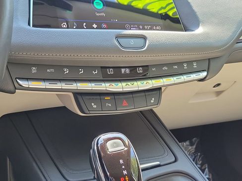Used 2023 Cadillac XT4 Luxury w/ Cold Weather Package FWD image 30