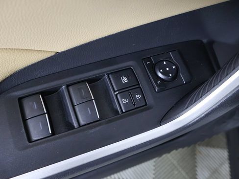 Used 2025 Toyota RAV4 XLE AWD/4WD image 32