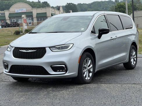 Used 2026 Chrysler Pacifica Select AWD/4WD image 36