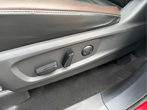 Used 2022 Nissan Pathfinder Platinum w/ Cargo Package FWD image 15