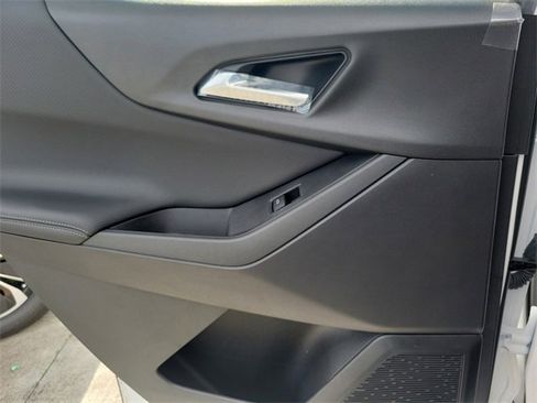 New 2026 Chevrolet Equinox LT image 8