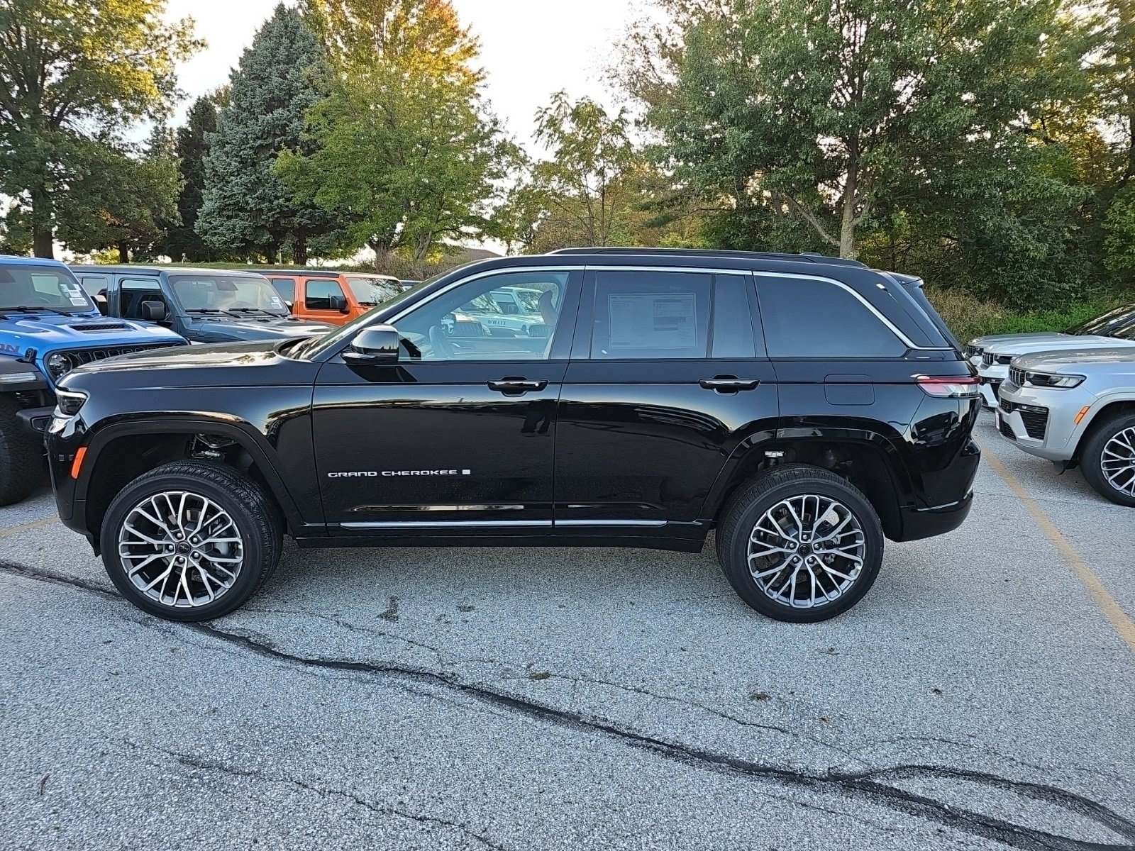 New 2027 Jeep Grand Cherokee Summit AWD/4WD image 2
