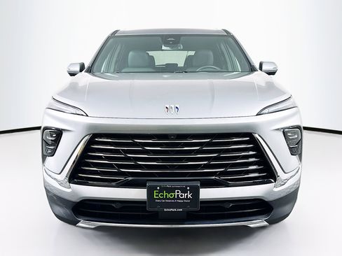 Used 2025 Buick Enclave Preferred image 2