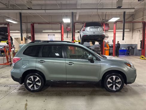 Used 2017 Subaru Forester 2.5i Premium AWD/4WD image 9