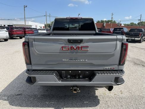 Used 2024 GMC Sierra 2500 AT4 w/ AT4 Premium Plus Package AWD/4WD image 4