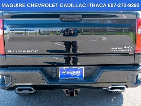 Used 2022 Chevrolet Silverado 1500 High Country w/ High Country Premium Package AWD/4WD image 7