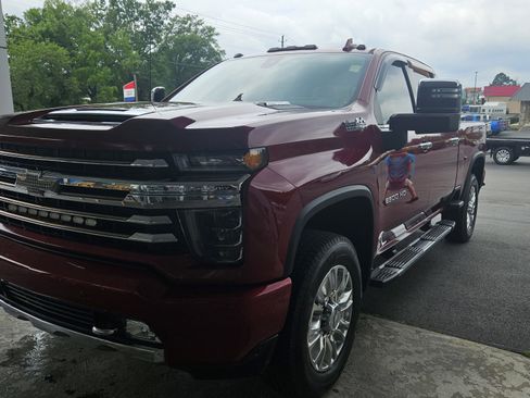Used 2020 Chevrolet Silverado 2500 High Country w/ Technology Package AWD/4WD image 2
