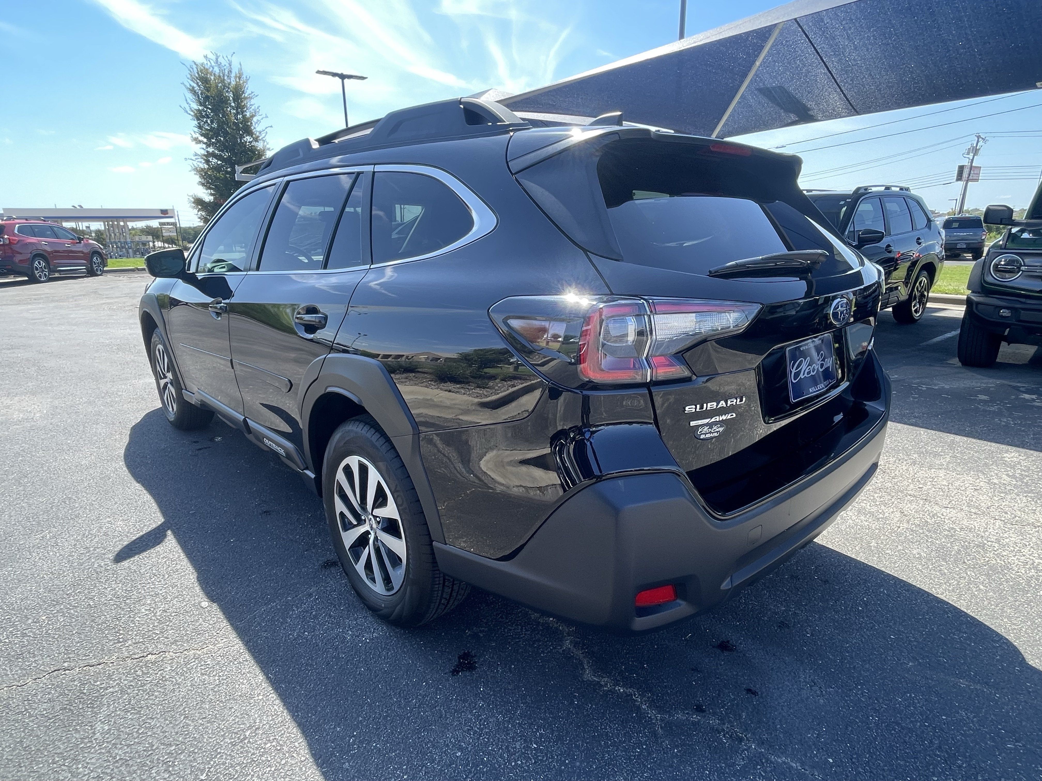 Used 2024 Subaru Outback Premium AWD/4WD image 8