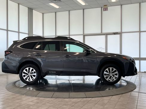 Used 2023 Subaru Outback Premium image 9