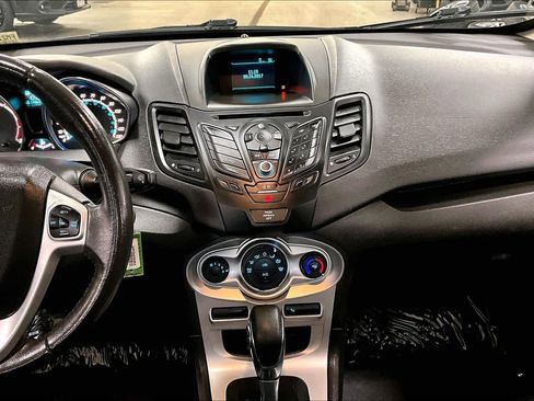 Used 2015 Ford Fiesta SE image 6