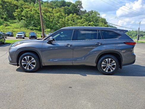 Used 2022 Toyota Highlander XLE image 4
