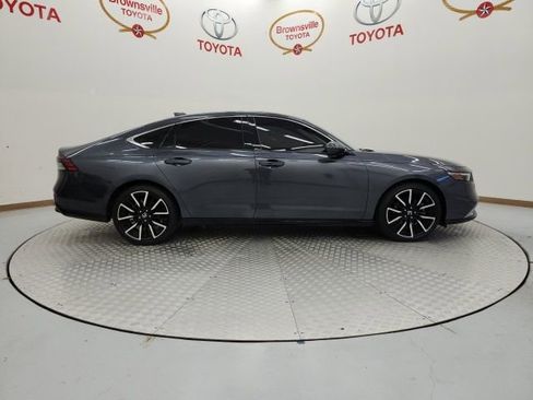 Used 2023 Honda Accord Touring image 3
