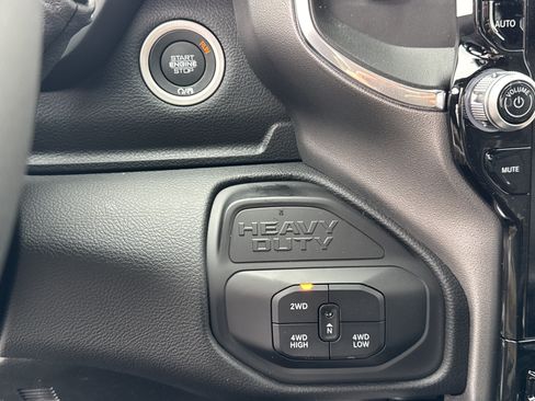 New 2026 RAM 2500 Laramie AWD/4WD image 29