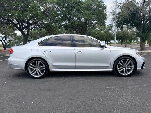 Used 2017 Volkswagen Passat 1.8T R-Line FWD image 8