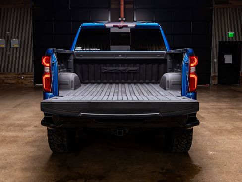 Used 2022 Chevrolet Silverado 1500 ZR2 w/ Technology Package image 9